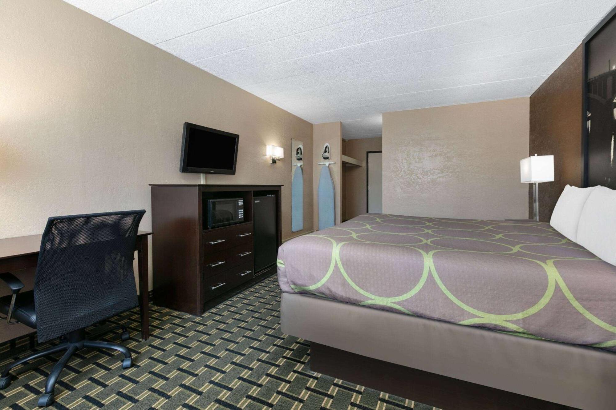 Motel Super 8 By Wyndham North