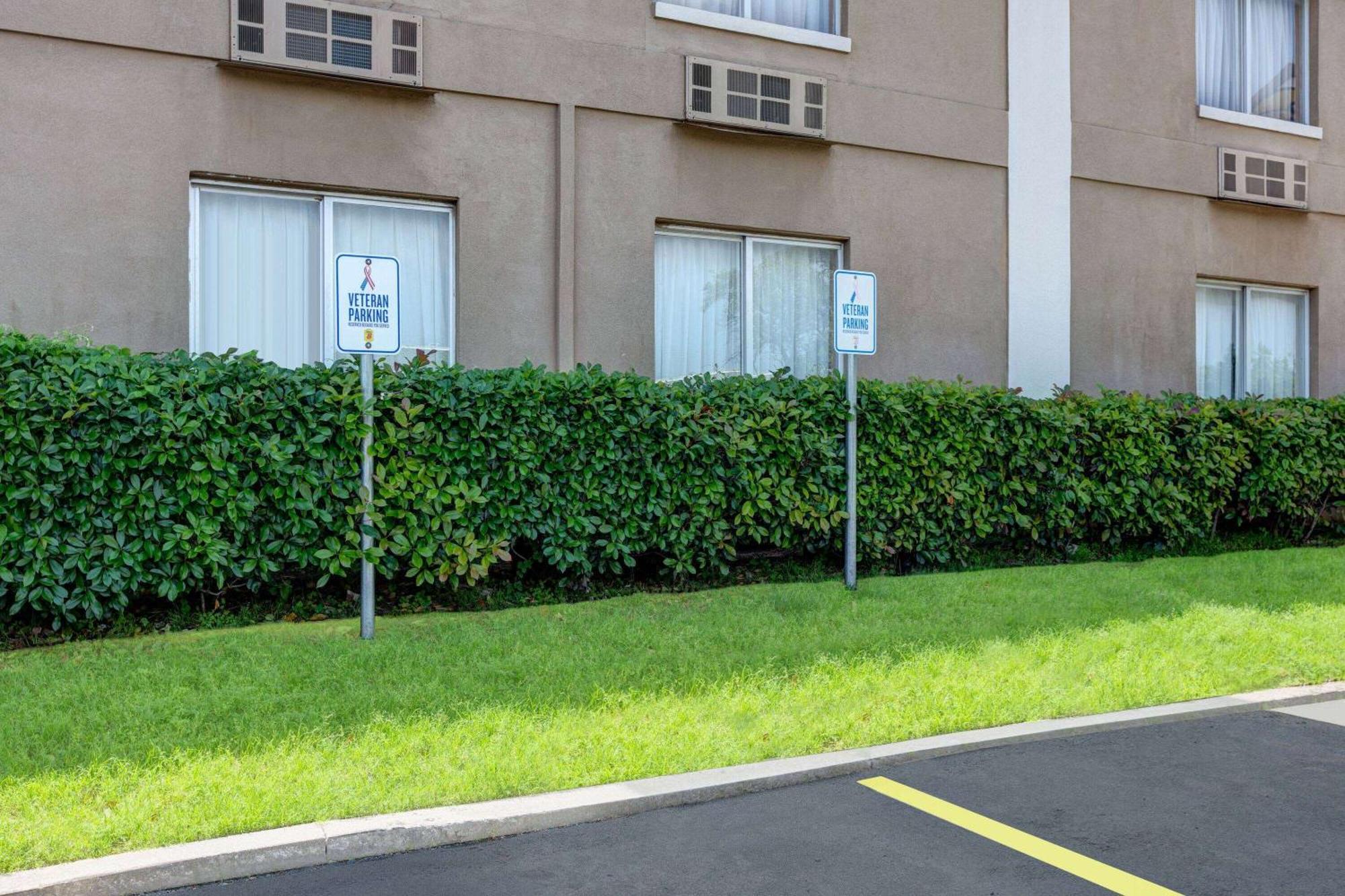 Motel Super 8 By Wyndham North 2*